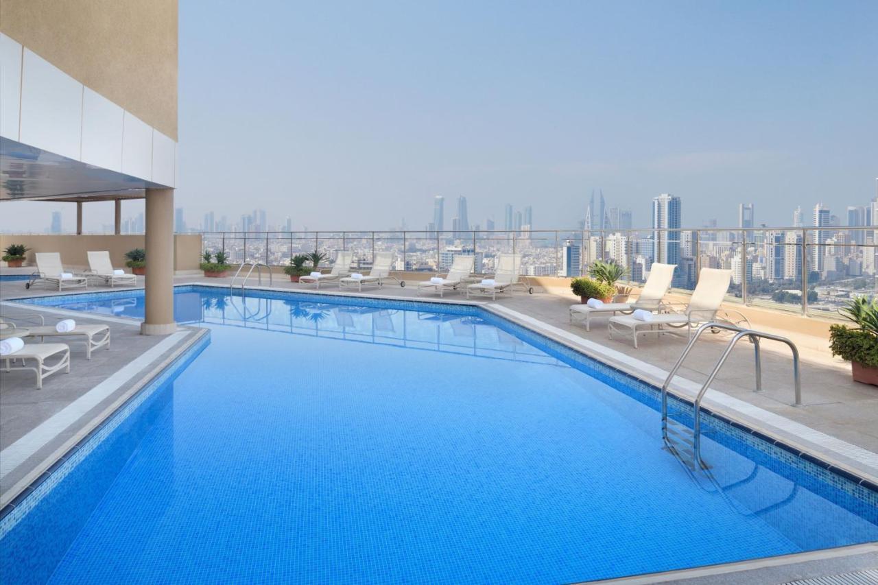 Marriott Executive Apartments Manama, Bahrain Exterior foto Rooftop pool