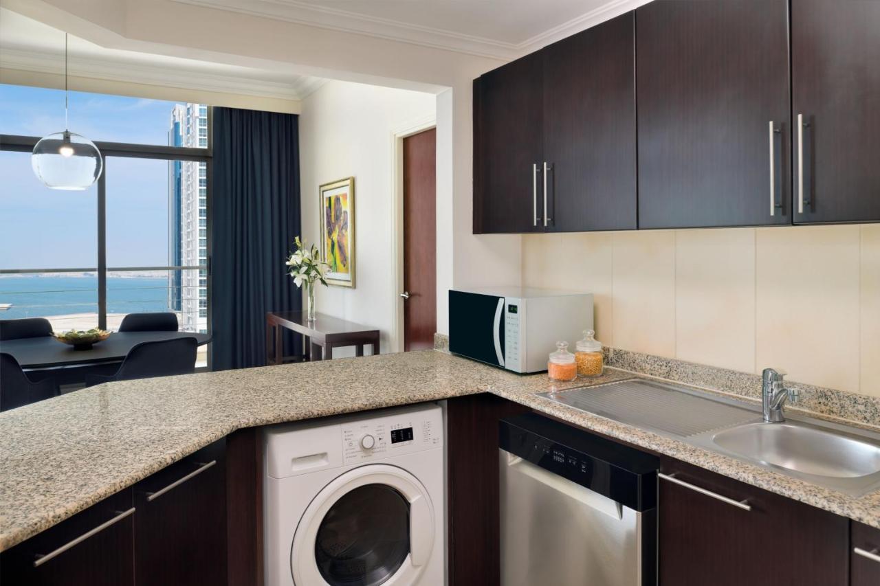 Marriott Executive Apartments Manama, Bahrain Exterior foto A typical kitchen in a typical apartment
