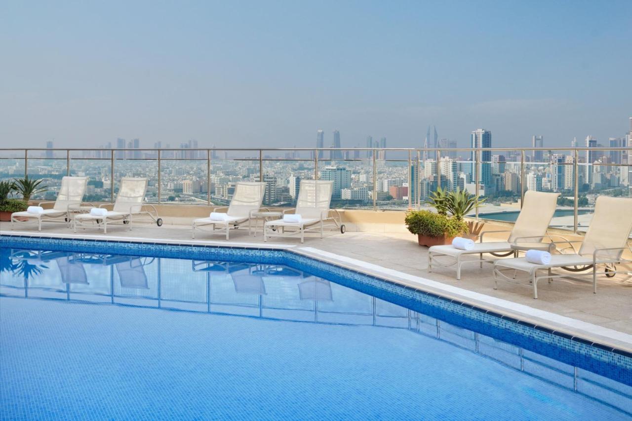 Marriott Executive Apartments Manama, Bahrain Exterior foto Rooftop pool